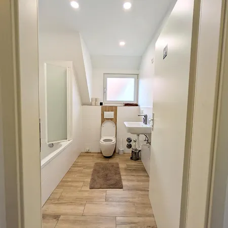 Komfort-apartment Bei Erlangen Mit Parkplatz & Balkon Διαμέρισμα *