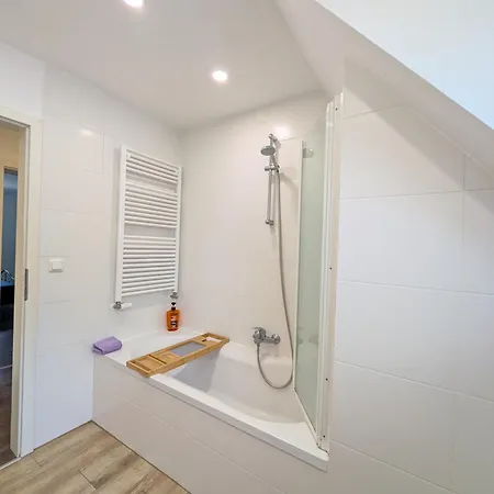 Komfort-apartment Bei Erlangen Mit Parkplatz & Balkon Spardorf